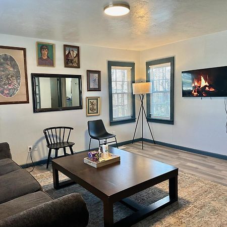 Cozy Winter Getaway With Garden 20-A Villa Oklahoma City Exterior photo